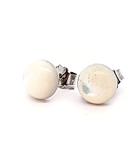 Stud earrings with white mother-of-pearl and eyelets  - 1